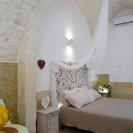 Maison Blanc Bed & Breakfast 4*